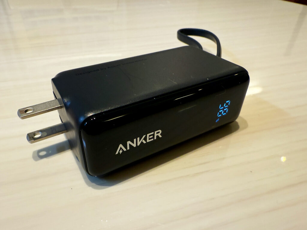 Anker Power Bank (30W, Fusion, Built-In USB-C ケーブル) (5000mAh 22.5W出力モバイルバッテリー搭載 30W出力USB充電器)