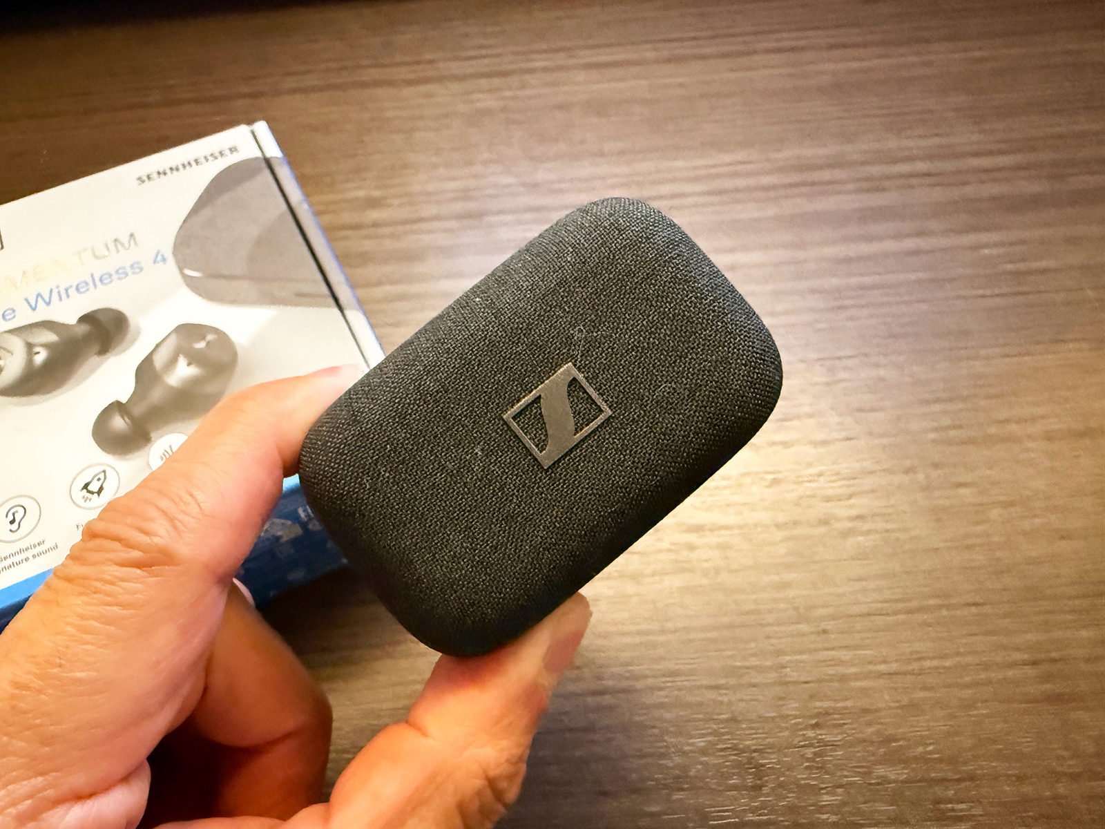 高級ワイヤレスイヤホン