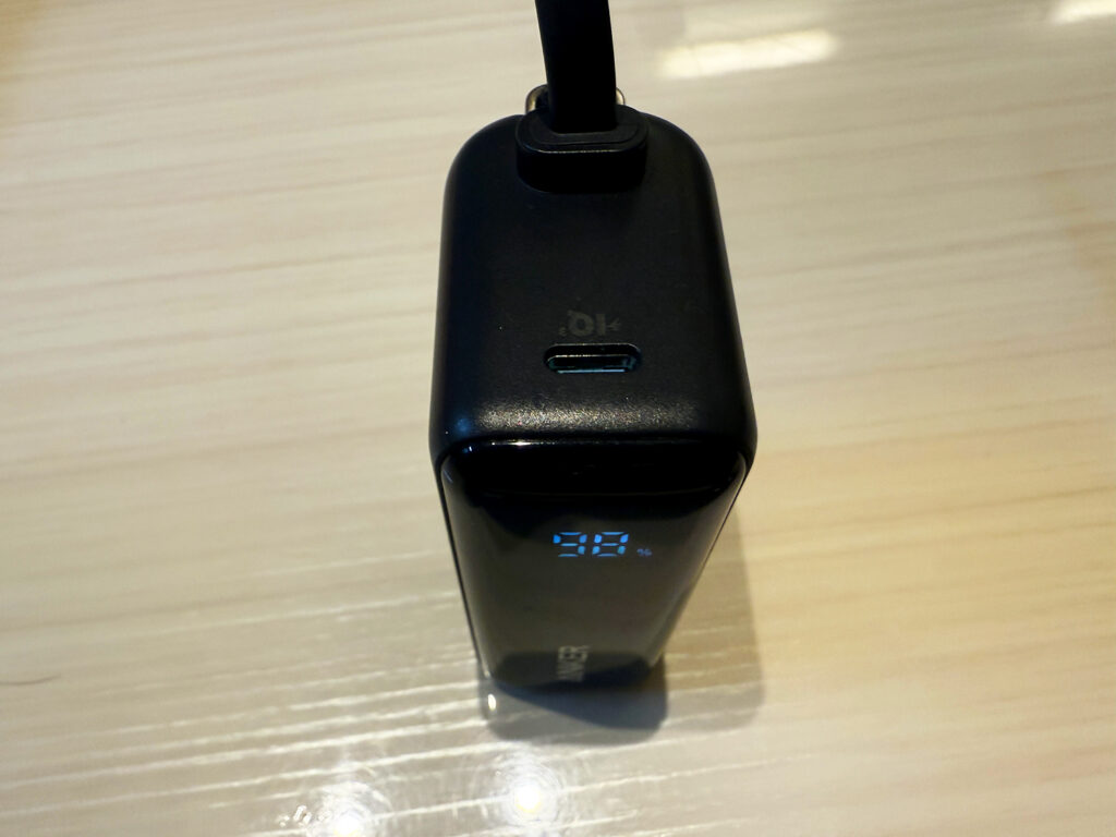 Anker Power Bank (30W, Fusion, Built-In USB-C ケーブル) (5000mAh 22.5W出力モバイルバッテリー搭載 30W出力USB充電器)