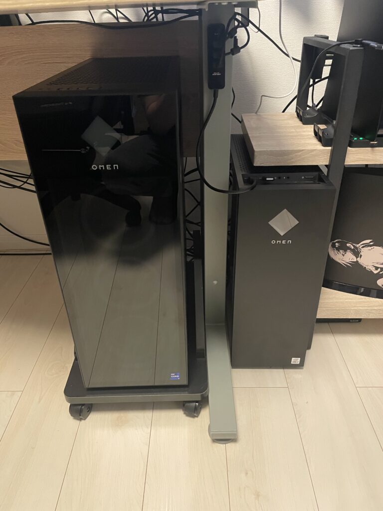 ミニタワーと比べるとデカい!